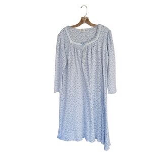 Aria Collection Blue Floral 3/4 Sleeved Nightgown Medium